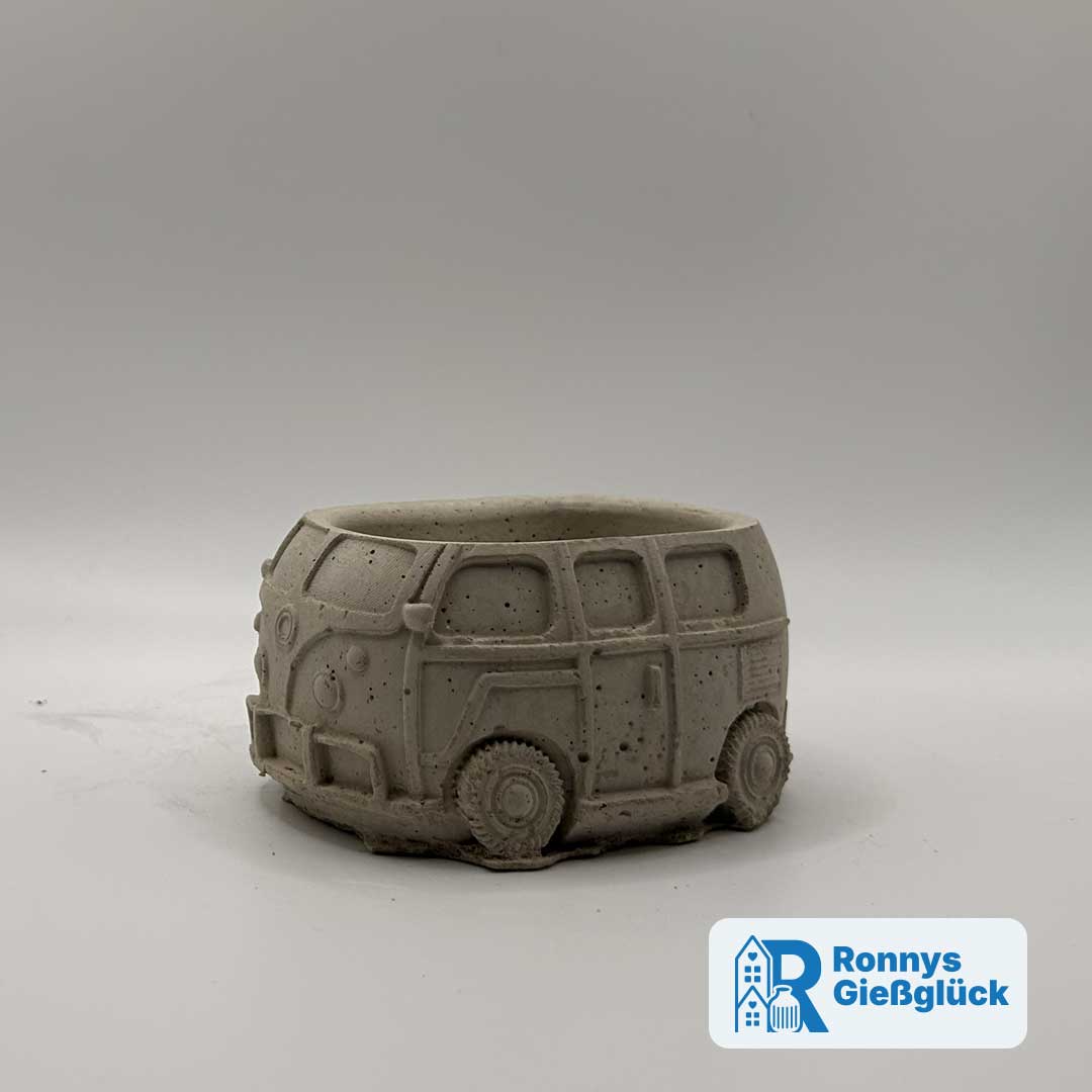Bus Figur aus Beton in Grau – moderne handgefertigte Deko von Ronnys Gießglück