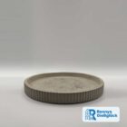 Runder Teller aus Beton in Grau 21,5 cm Durchmesser mit Rillenstruktur – handgemachte Deko