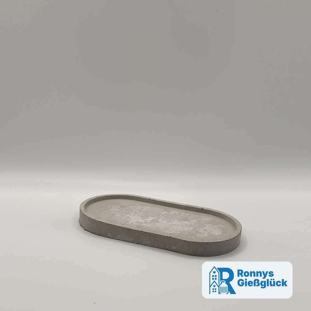 Kleiner ovaler Teller aus Beton in Grau 17,5 cm lang – handgemachte Deko von Ronnys Gießglück