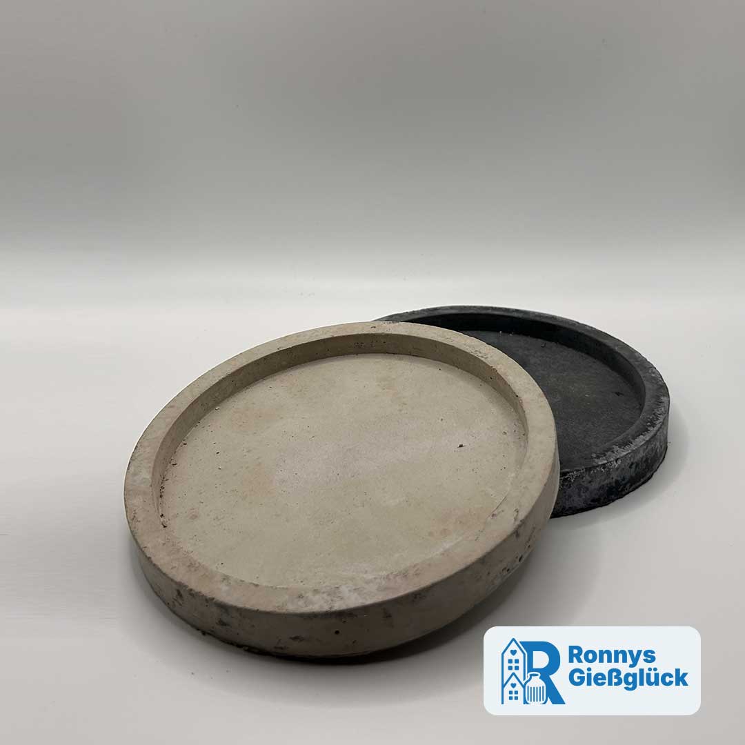 Kleine runde Teller aus Beton in Grau und Anthrazit 14,5 cm – handgemachte Deko von Ronnys Gießglück