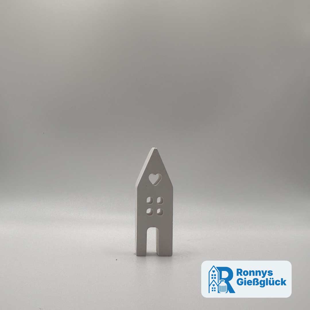 Kleines Deko Haus aus Gips in Weiß – 9 cm hoch, handgefertigt von Ronnys Gießglück