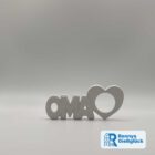 Schriftzug Oma aus weißem Gips mit Herz – dekoratives Geschenk
