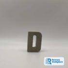 Beton Buchstabe D in Frontansicht als personalisierte Deko für Namen wie David, Daniel oder Diana