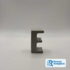Beton Buchstabe E frontalansicht Deko