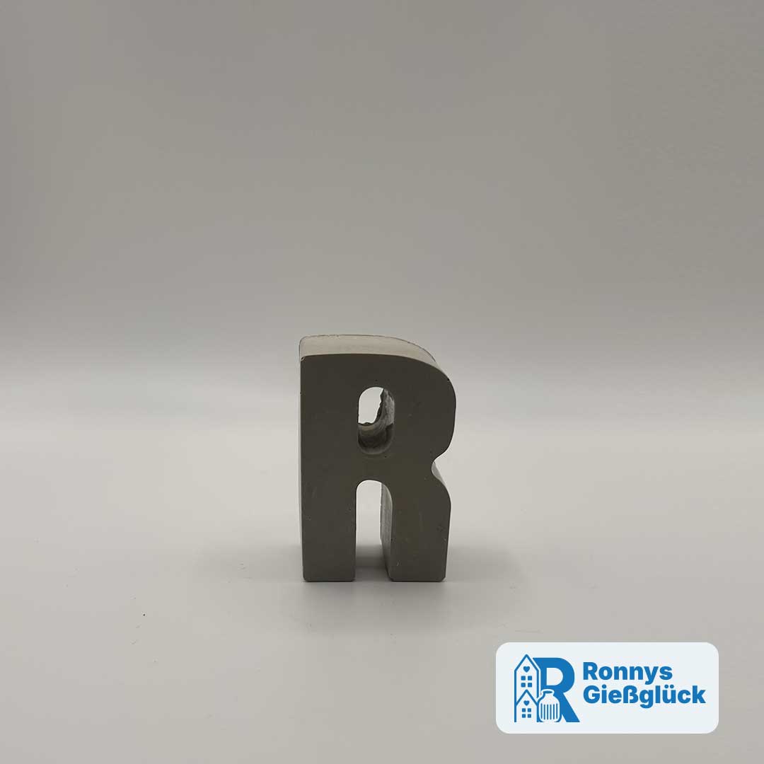 Beton Buchstabe R frontalansicht Deko
