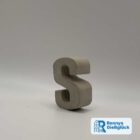 Beton Buchstabe S in schräger Ansicht als Deko für Namen wie Sophie oder Samuel