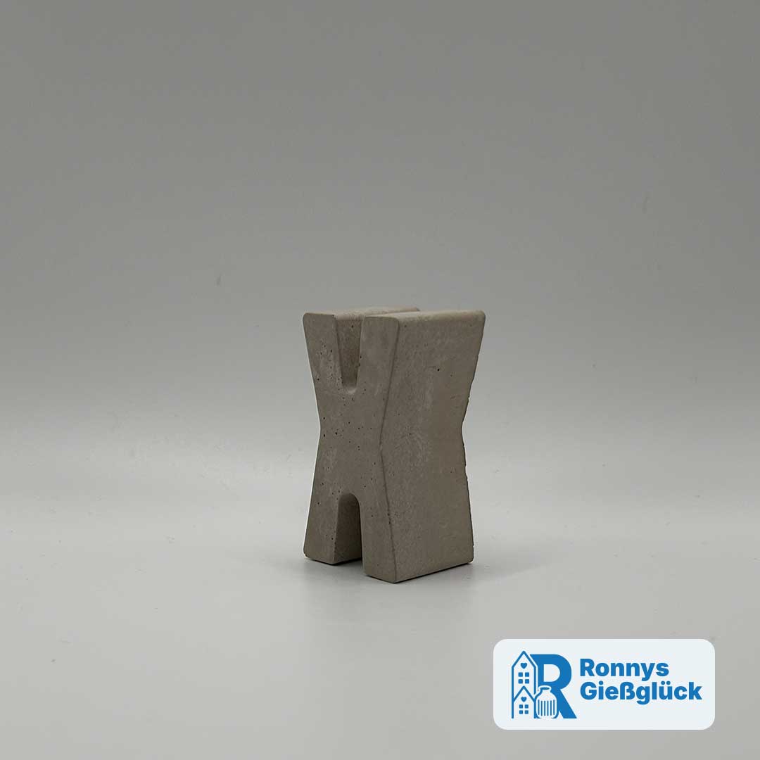 Beton Buchstabe X 3D – Handgefertigte Deko | Ronnys Gießglück Beton Buchstabe X 3D Ansicht handgemachte Deko Geschenkidee Ronnys Gießglück