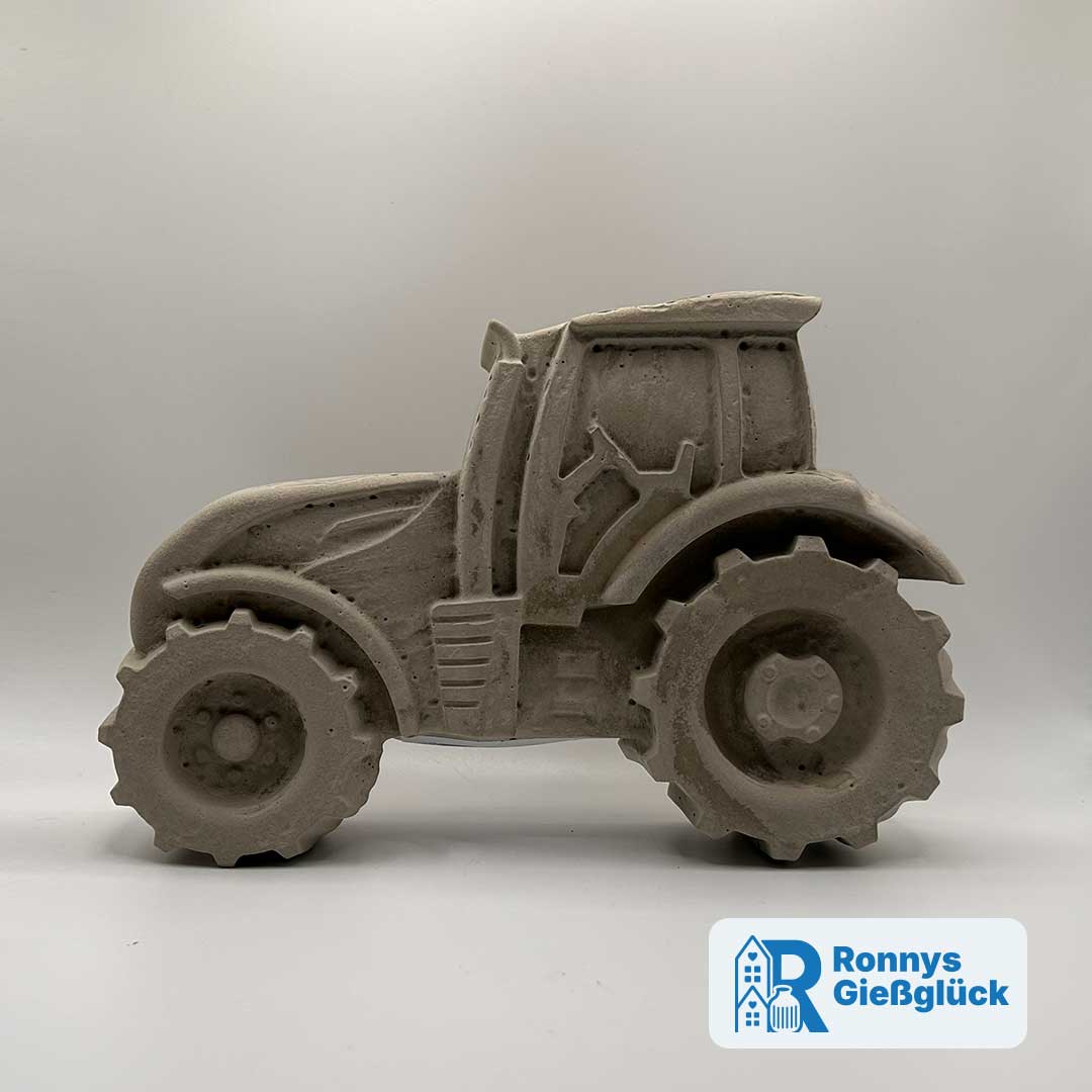 Traktor aus Beton Deko groß Seitenansicht