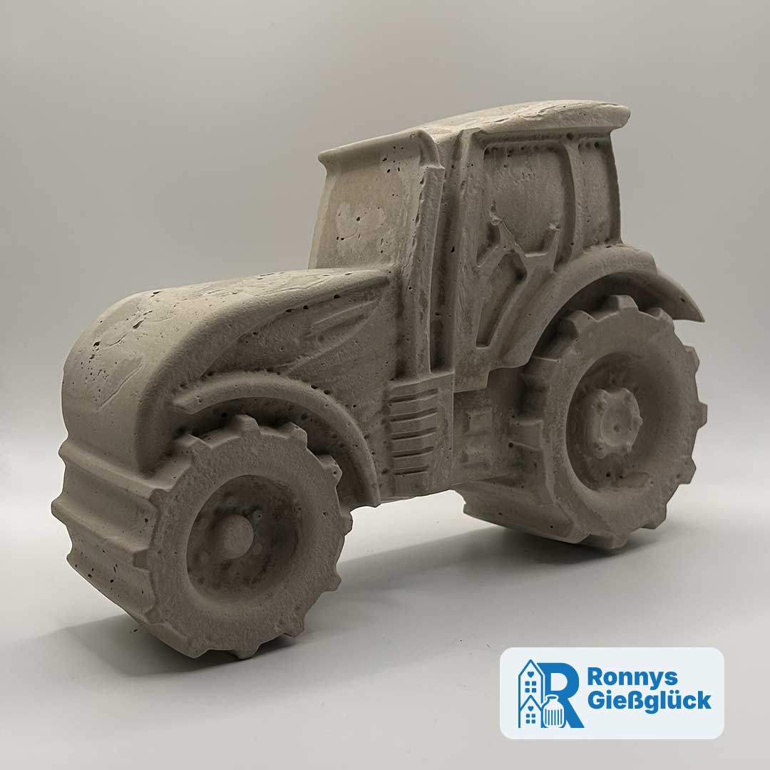 Großer Beton Traktor Deko handgemacht in grauer Optik mit detailreichen Reifen Beton Traktor Deko handgemacht groß